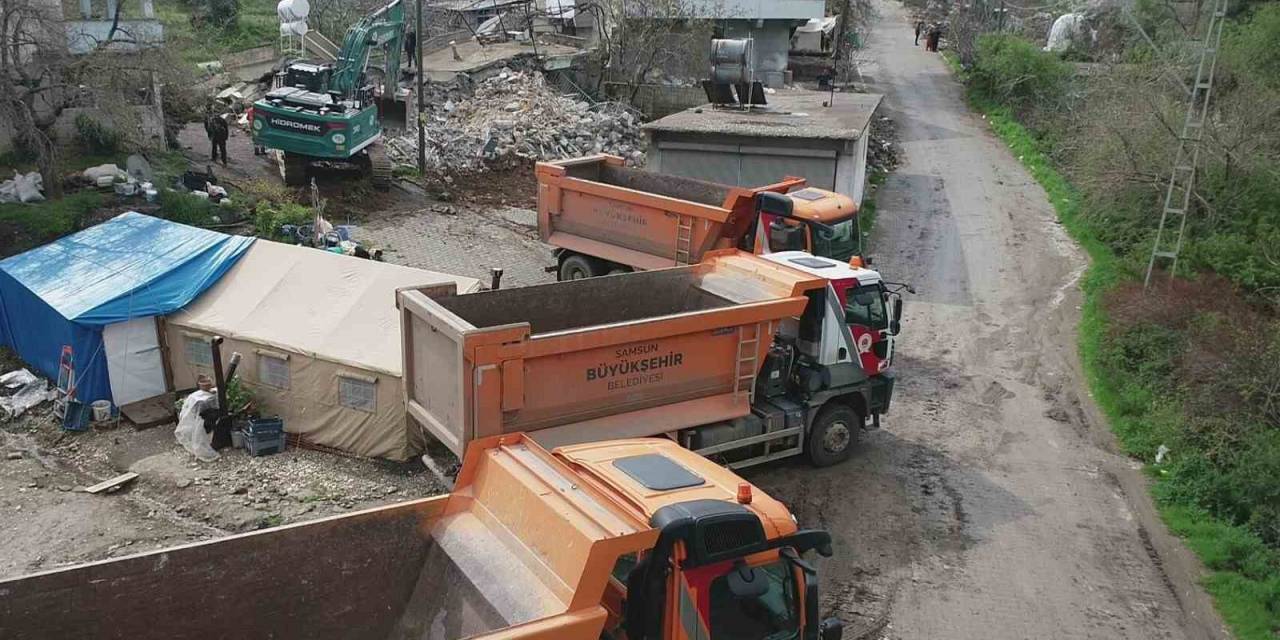 Depremin Ardından Büyükşehir Ekipleri 654 Enkaz Kaldırdı