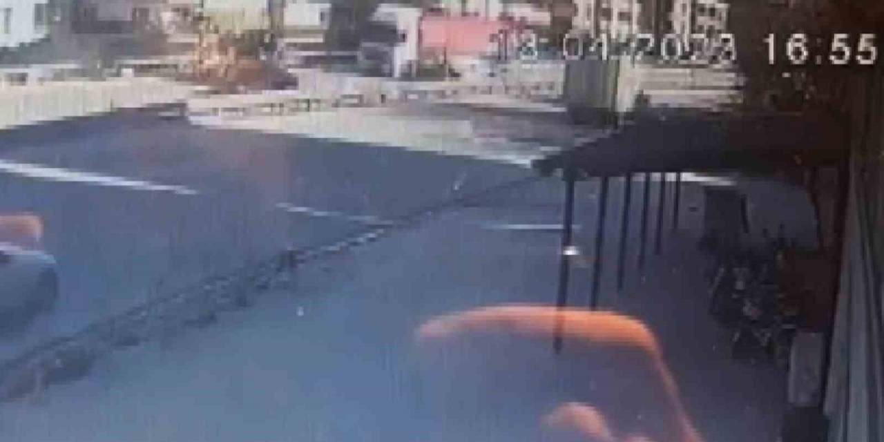 Virajı Alamayan Otomobil Tıra Çarparak Takla Attı: 1 Yaralı