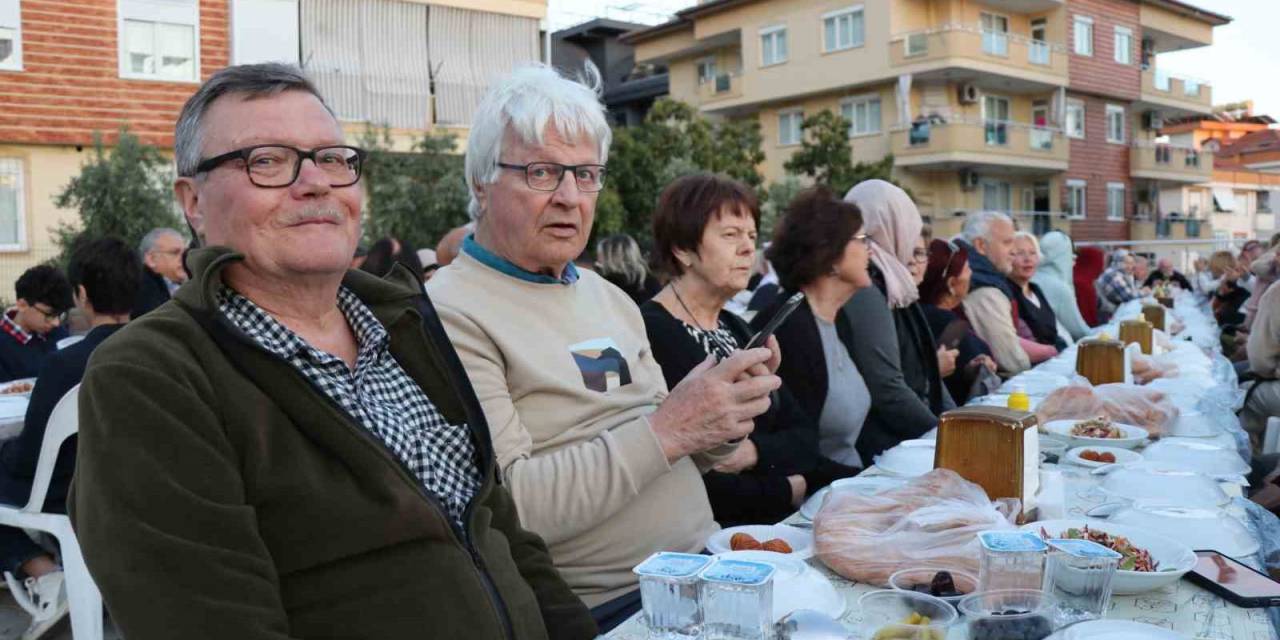 127 Milletten Yerleşik Yabancılar Alanya’da İftar Sofrasında Buluştu