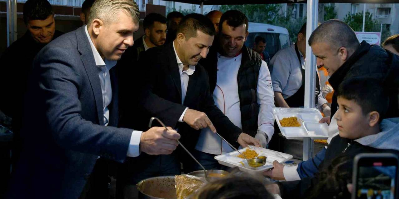 Kuşadalılar Başkan Günel İle İftarda Buluştu
