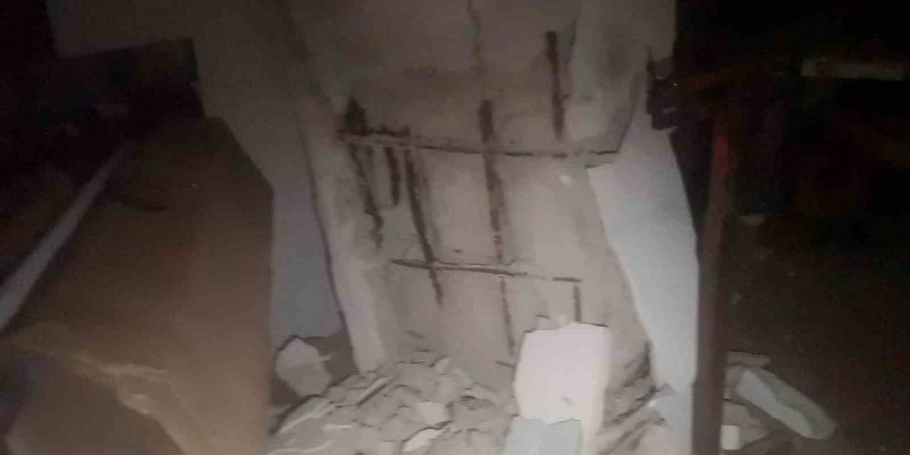 Kolonları Çatlayan Bina İncelendi, Sabah Saatlerinde Kontrollü Olarak Yıkılacak