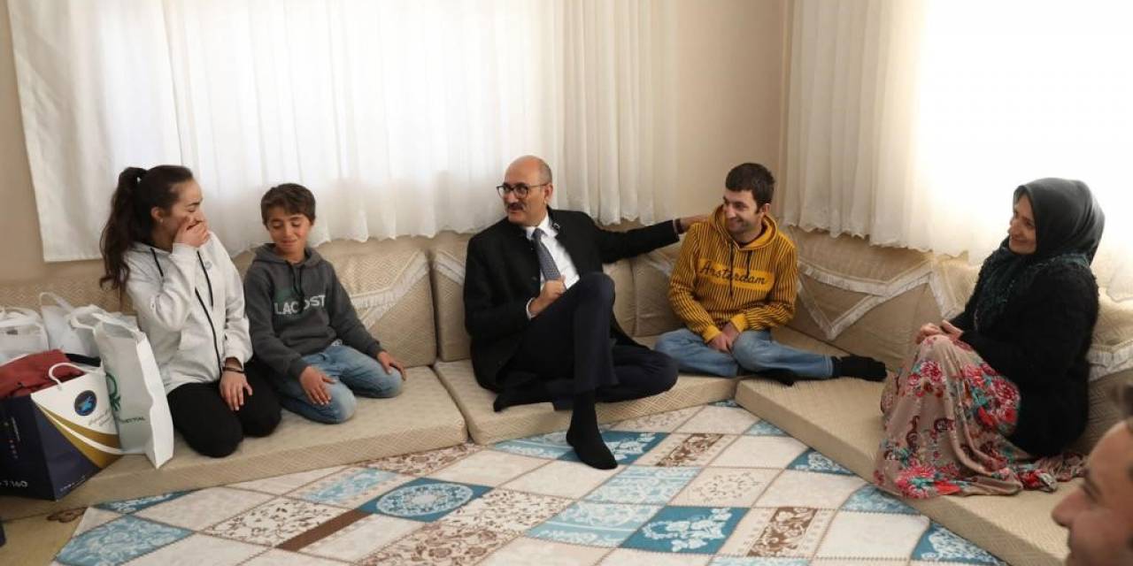 Kaymakam Aydın Dezavantajlı Aileleri Unutmadı