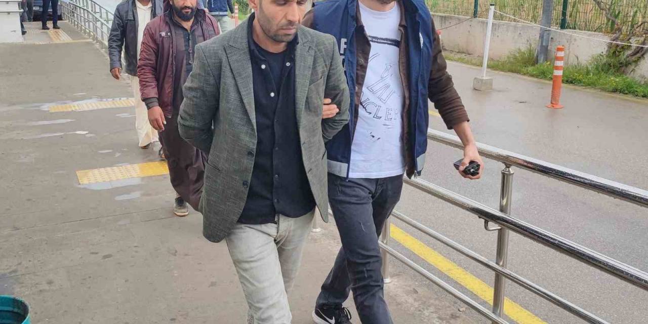 Düzensiz Göçmenleri Kaçak Yollarla Getiren Şüpheli Tutuklandı