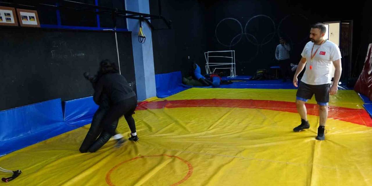 Depremzede Ayşegül, Avrupa Ve Dünya Şampiyonasına Hazırlanıyor