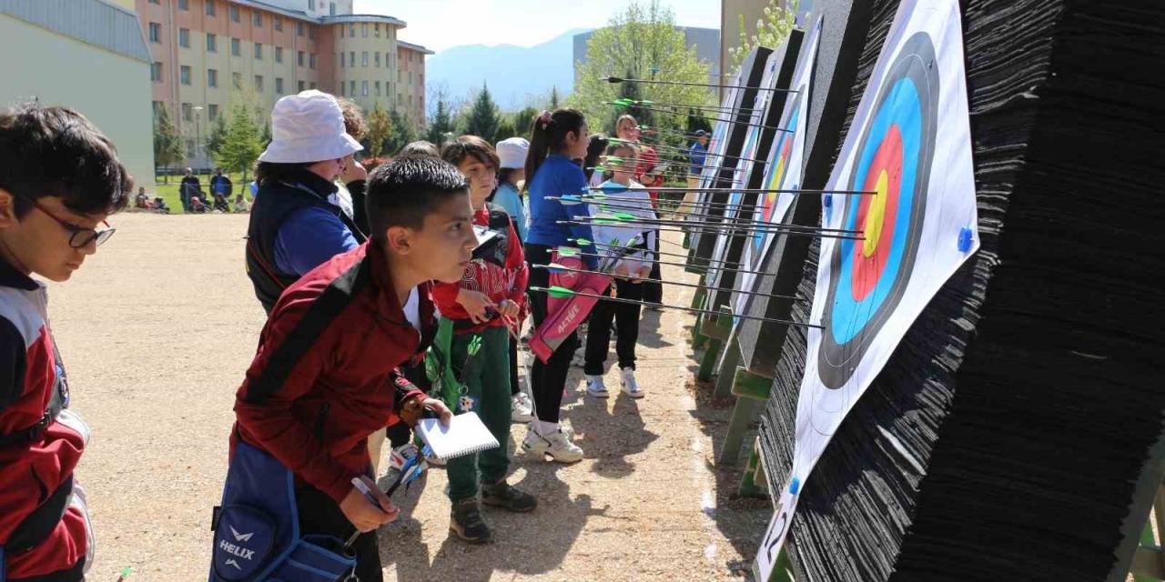 Hedefi 12’den Vuran Minik Okçular Göz Doldurdu