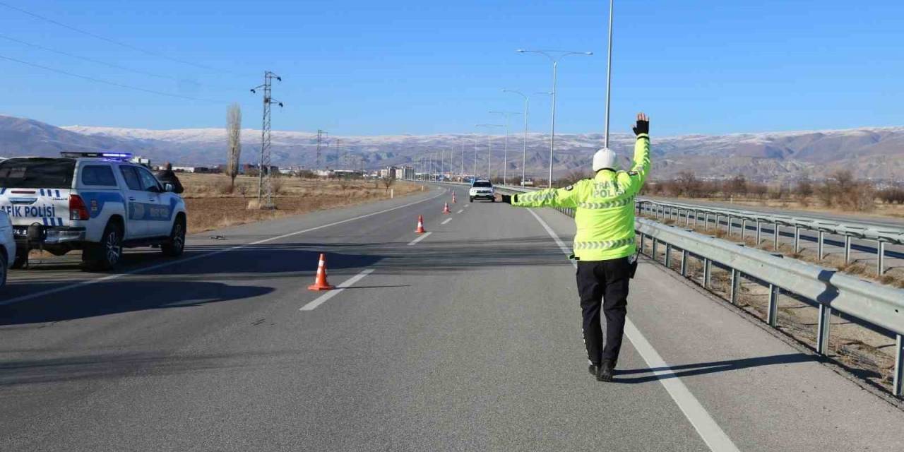 Emniyet Kemerinin Kullanımının Önemine Dikkat Çekmek İçin Yollarda ‘bu Yolda Sana Çok Güveniyoruz’ Afişleri Yer Alacak