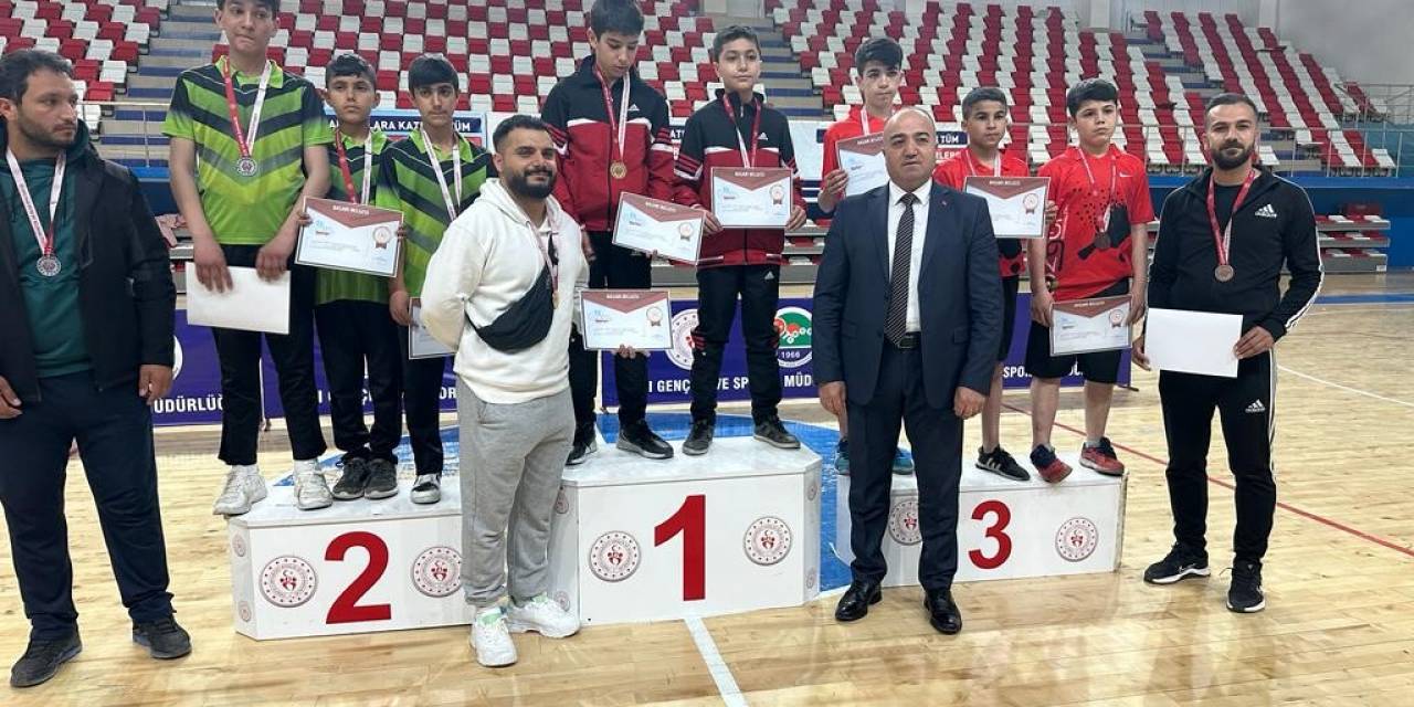Fatih Ortaokulu Masa Tenisinde Türkiye Finalinde