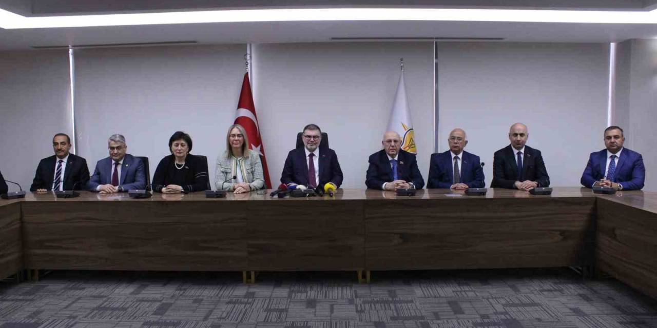 Azerbaycan Heyetinden Ak Parti İzmir Çıkarması