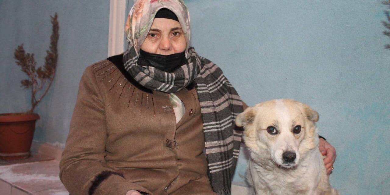 Mahallenin Maskotu ’çirkin’ Alkış Sesi Duyunca Oynamaya Başlıyor