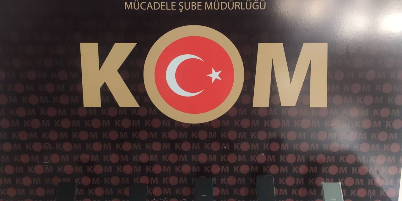 Baskın Yapılan Evdeki Fırından Kaçak Telefonlar Çıktı
