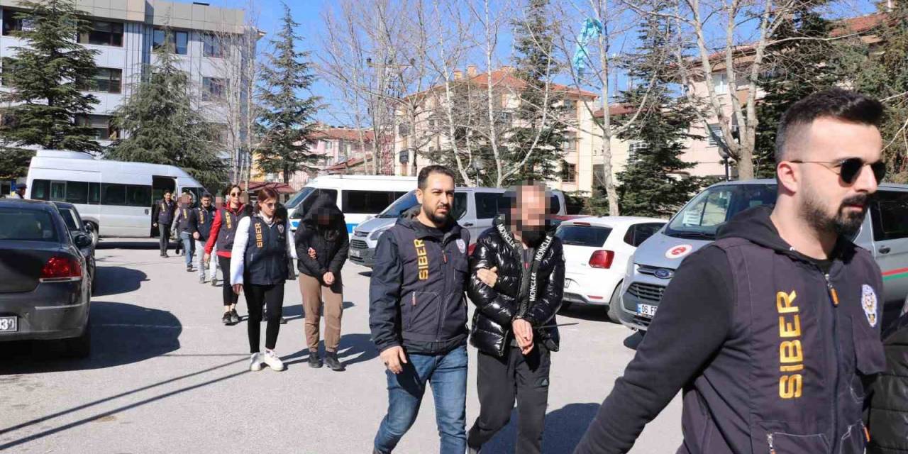 Gıda Bağışı Yapmak İsteyenleri 13 Milyon Tl Dolandıran 8 Kişi Adliyeye Sevk Edildi