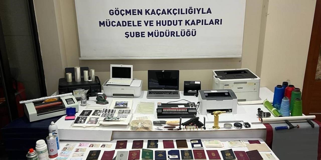 Sahte Pasaport İmal Eden 5 Şüpheli Yakalandı