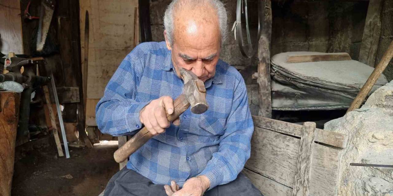 Son Ustalardan Fevzi Amcanın Elinde Koç Boynuzu Ve Yay Sanata Dönüşüyor