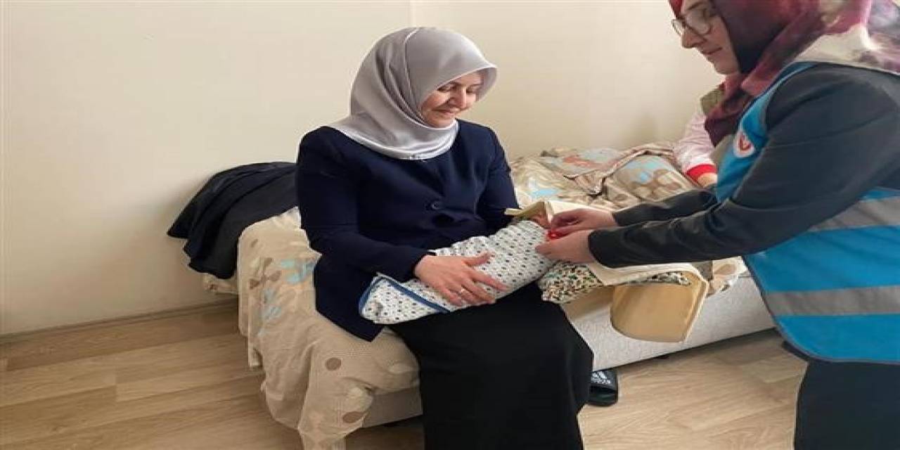 Yeni Doğum Yapan Annelere Bebek Bohçası