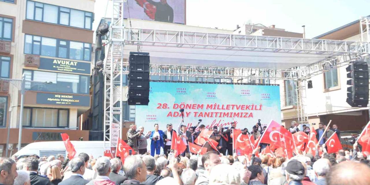 Chp Aday Tanıtım Töreninde İlginç Reklam: "ben Kemal, Zaten Buradayım"