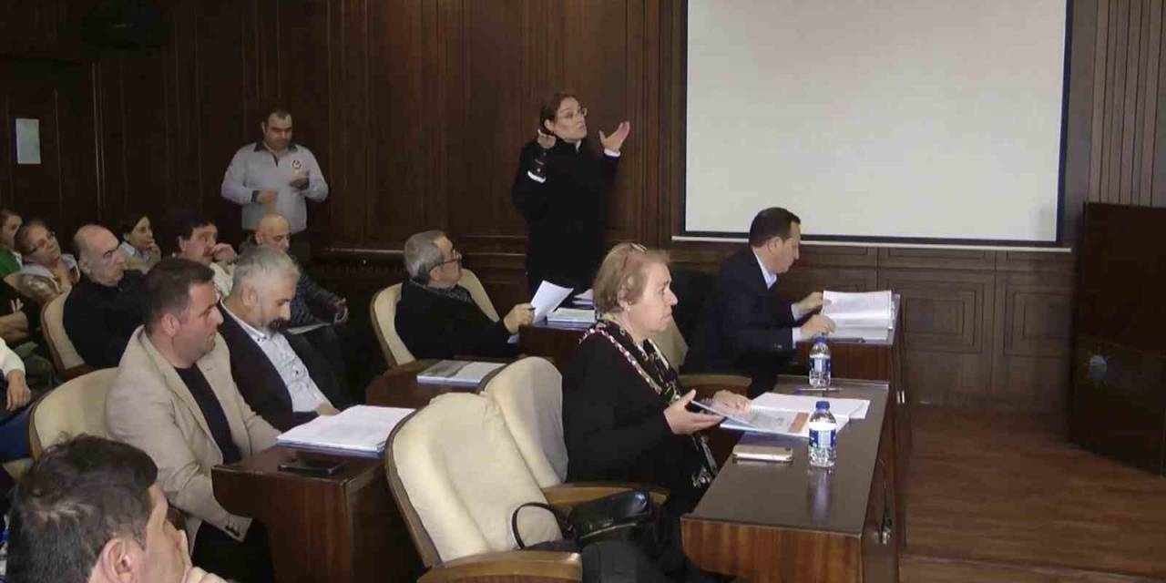 Adalar Belediye Meclisi’nde ‘imzası Pahalıymış’ Tartışması