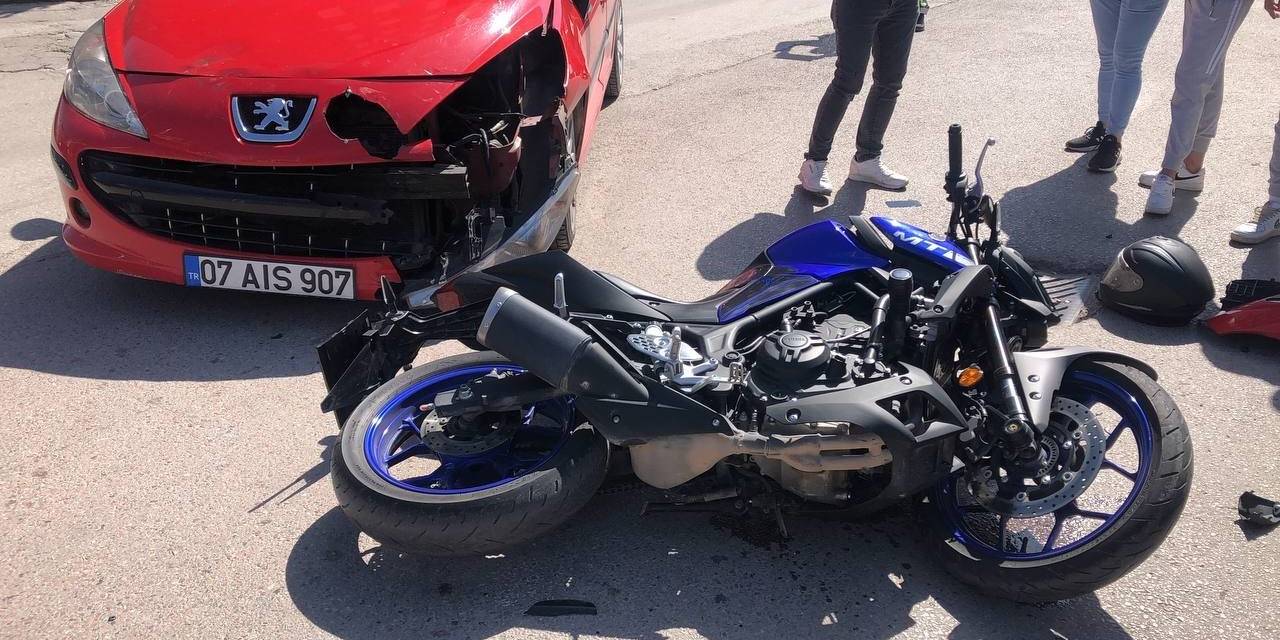 Bandırma’da Motosiklet İle Otomobil Çarpıştı, 1 Kişi Yaralı