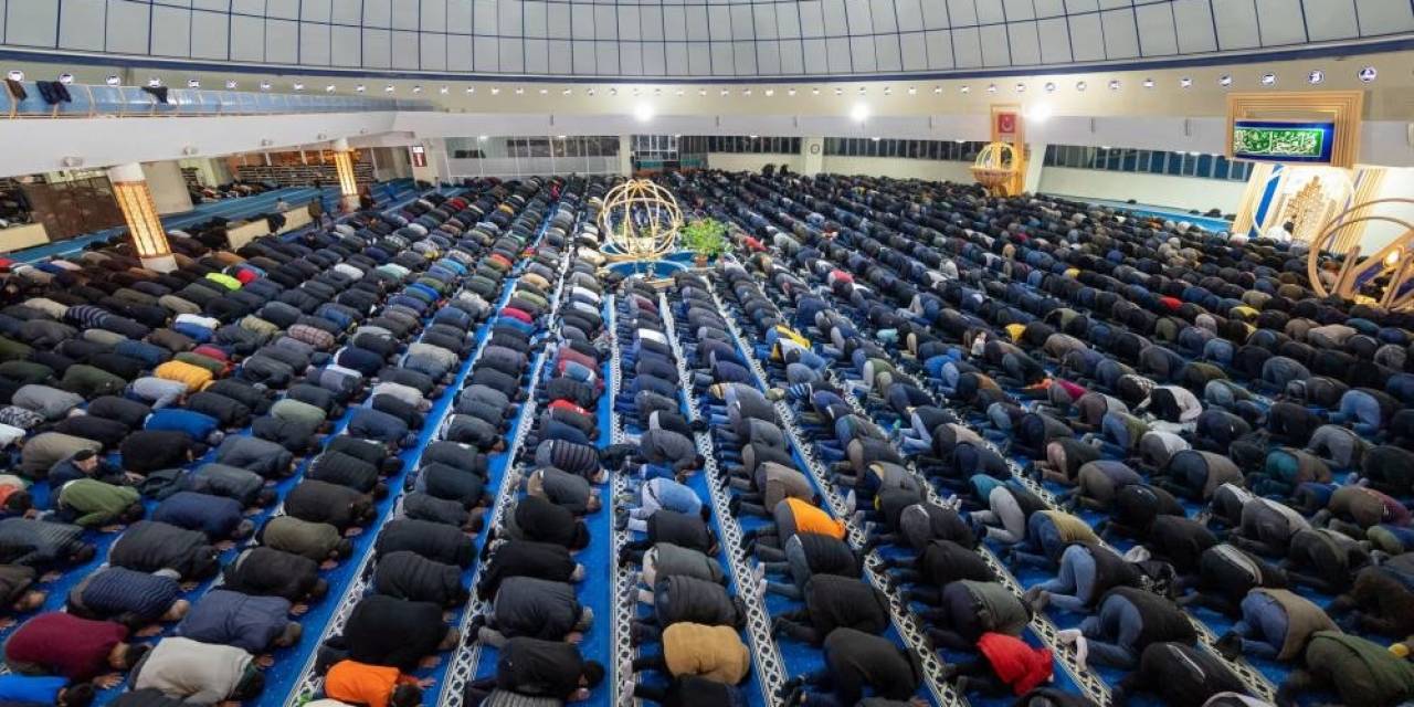 Ramazan Ayının Son Cuma Namazı Kılındı