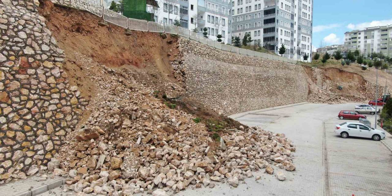 Elazığ’da İstinat Duvarları Yağışın Etkisiyle Çöküyor