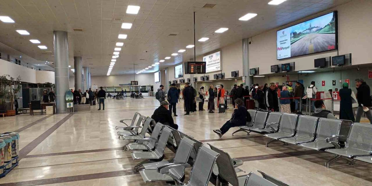 Havaalanından 3 Ayda 303 Bin 214 Yolcu Hizmet Aldı