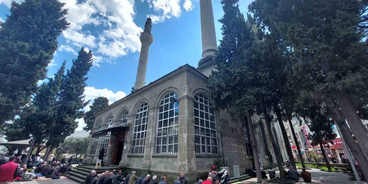 Ramazan’ın Son Cumasında Da Camiler Doldu Taştı