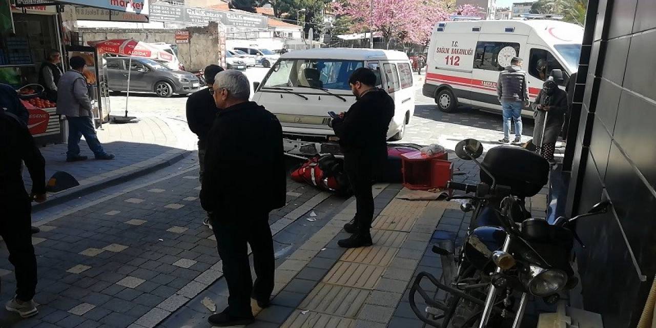 Minibüsün Altına Giren Motosikletli Kurye Hastaneye Kaldırıldı