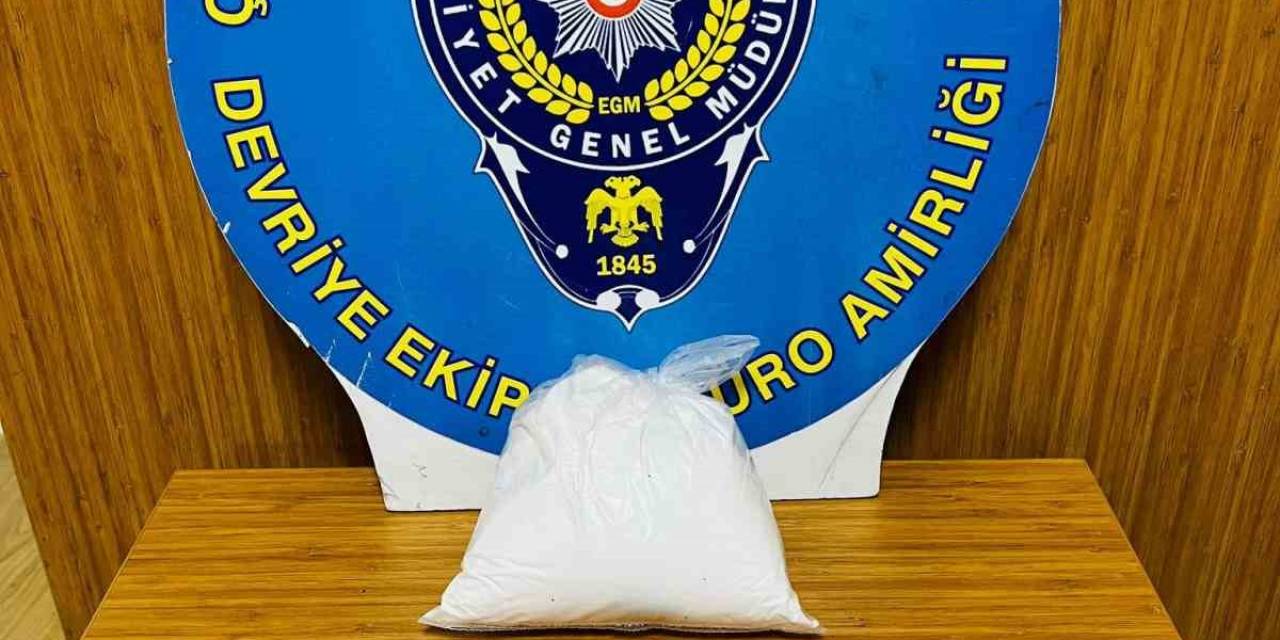 İzmir’de Polisten Kaçan Araçta Kokain Ele Geçirildi: 1 Tutuklama