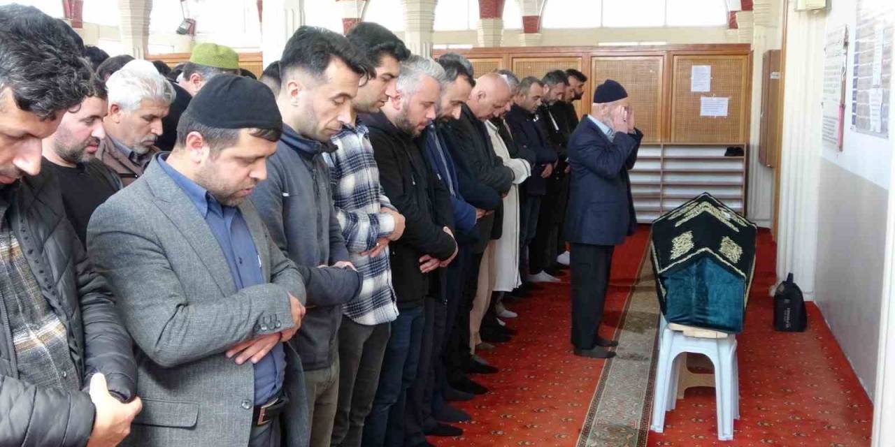 Sultanbeyli’de İnşaat Alanındaki Su Birikintisine Düşen 4 Yaşındaki Adem Toprağa Verildi