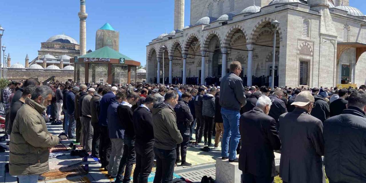 Konya’da Ramazan Ayının Son Cuma Namazı Kılındı