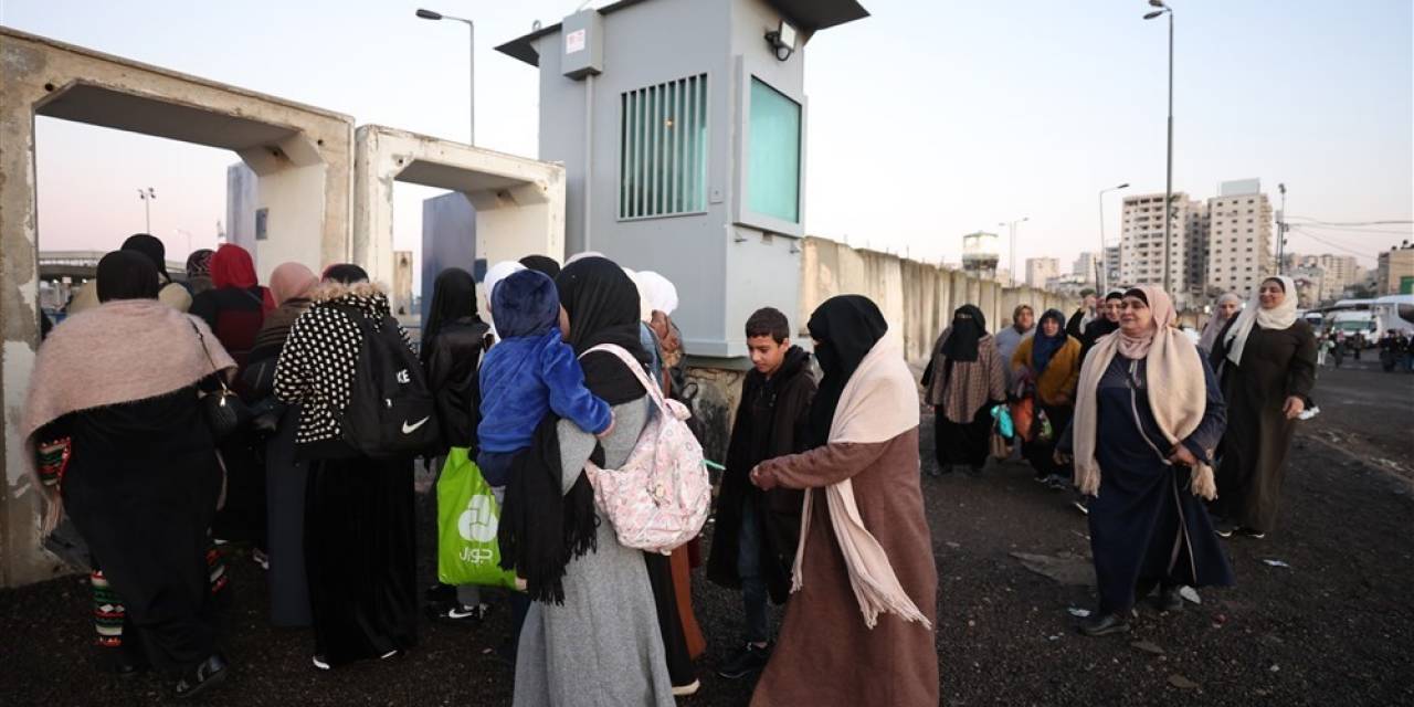 Mescid-i Aksa’da Ramazan’ın Son Cuma Namazı 250 Bin Kişiyle Kılındı