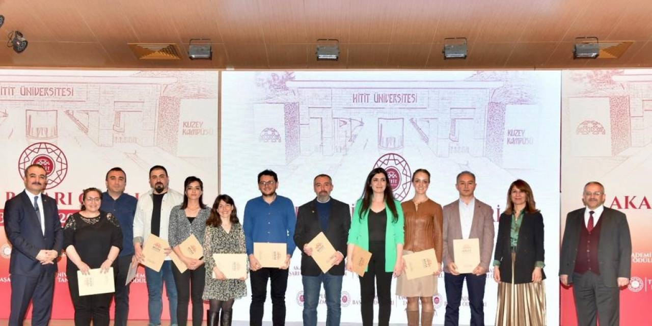 Hitit Üniversitesinde ’akademik Başarı Ödülleri’ Sahiplerine Verildi
