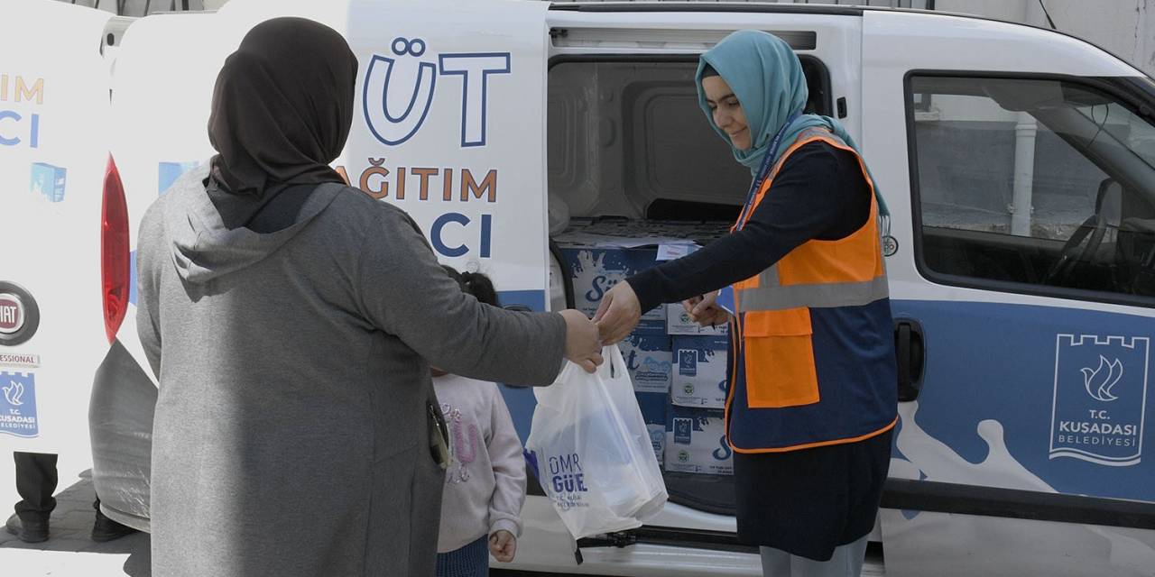 Kuşadası Belediyesi’nin Süt Desteği Devam Ediyor