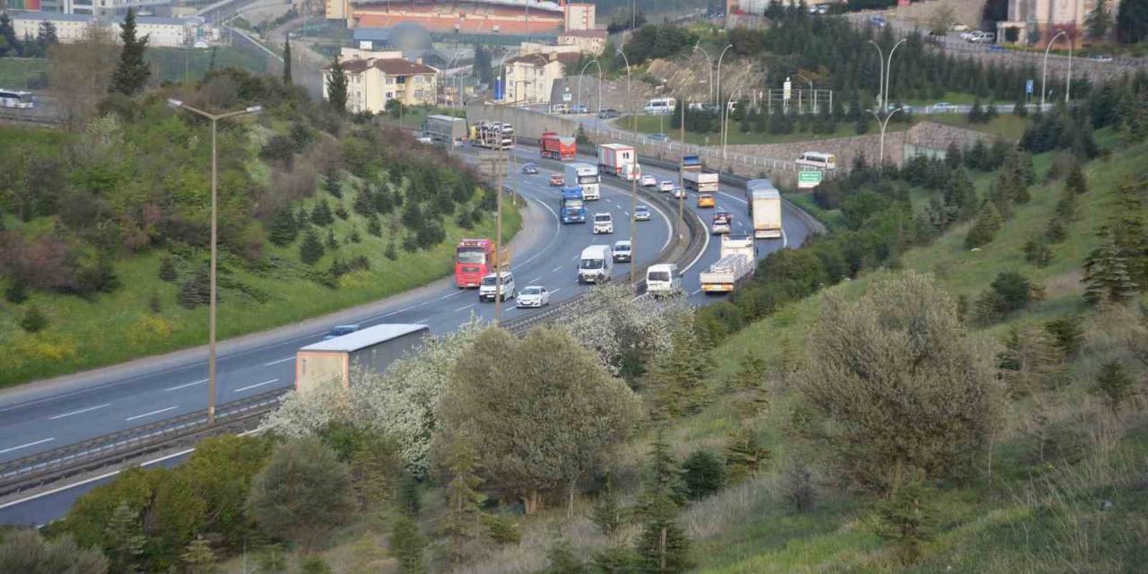 Bayram Tatili Başlarken Tem Otoyolu Kocaeli Geçişi Akıcı Seyrediyor