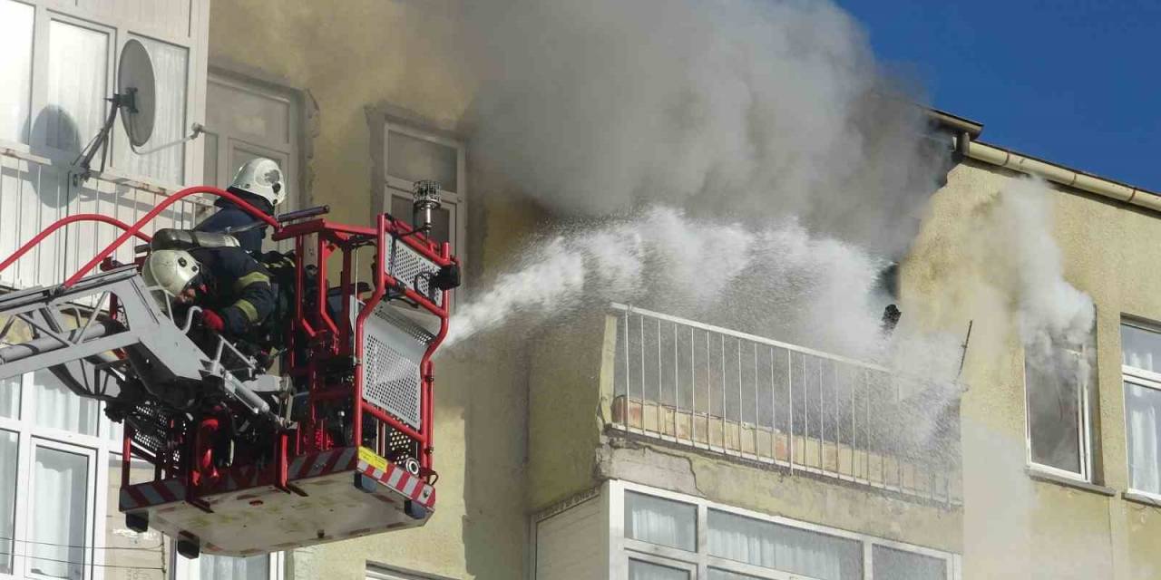 Aksaray’da 5 Katlı Apartmanda Korkutan Yangın