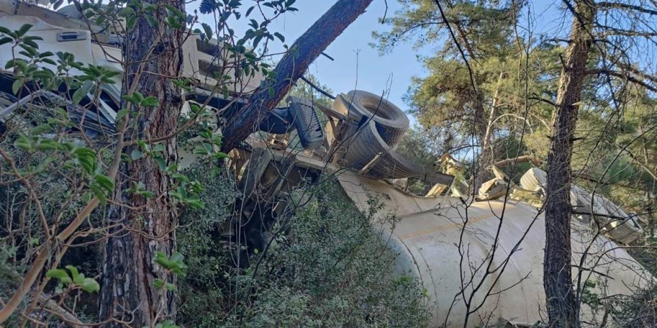 Bilecik’te Tır 60 Metre Yükseklikten Uçuruma Yuvarlandı