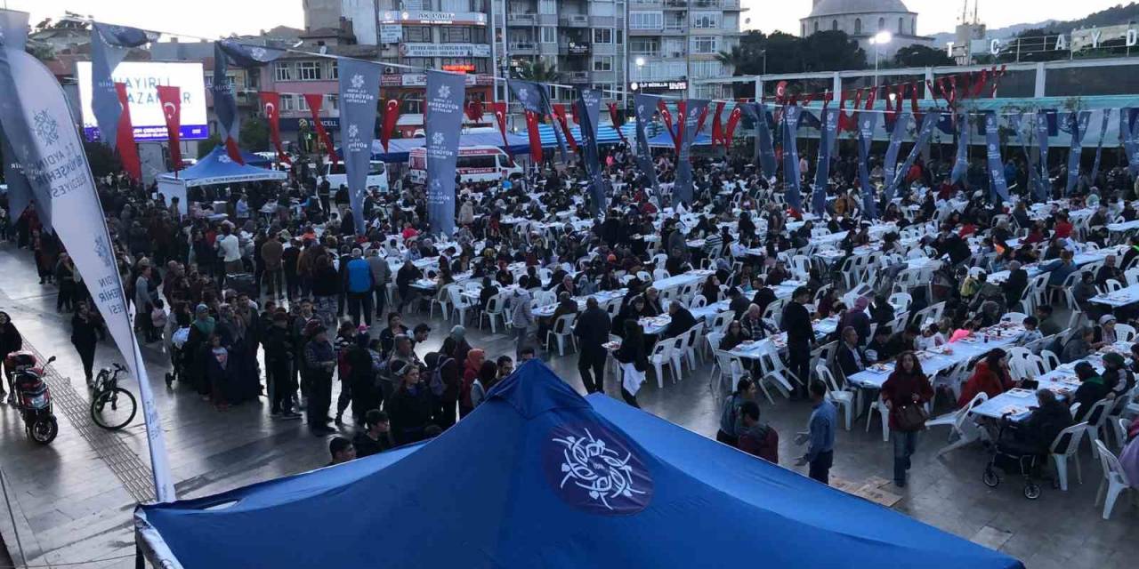 Büyükşehir’in İftar Sofraları Devam Ediyor