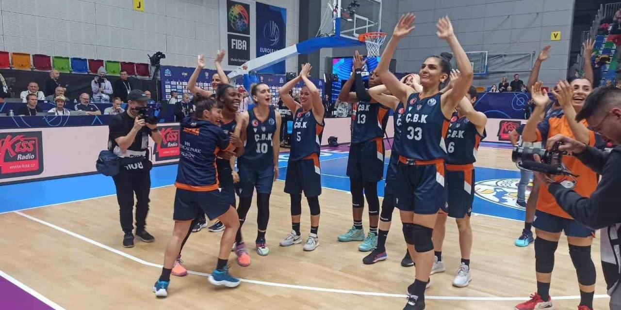 Dörtlü Finalde Türk Bayrağı Krizi