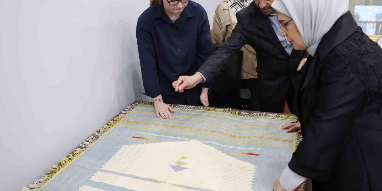 Emine Erdoğan, Depremzede Vatandaşlar Ve Hayırseverlerle İftarda Bir Araya Geldi