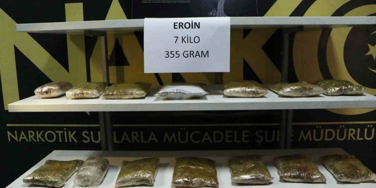 Otomobilin Kapı Boşluğunda 7 Kilo 355 Gram Eroin Ele Geçirildi