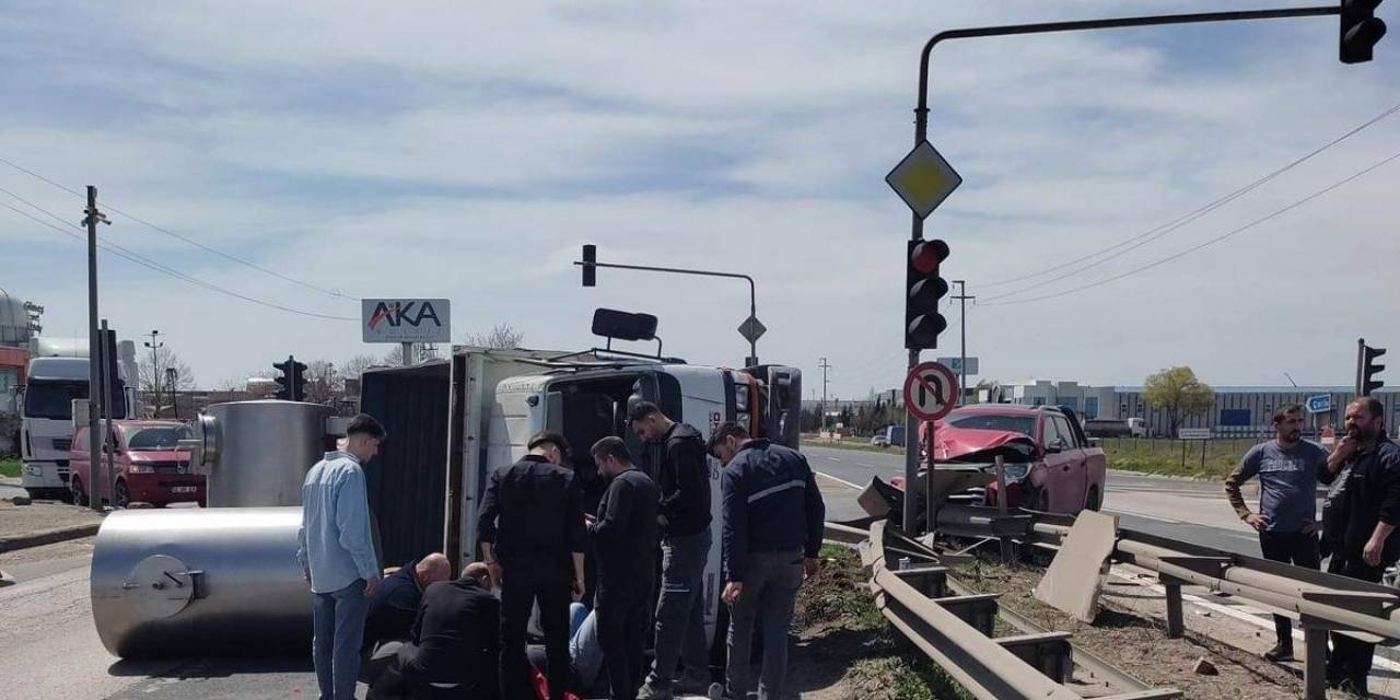 Kırmızı Işık İhlalinin Getirdiği Kaza Kamerada