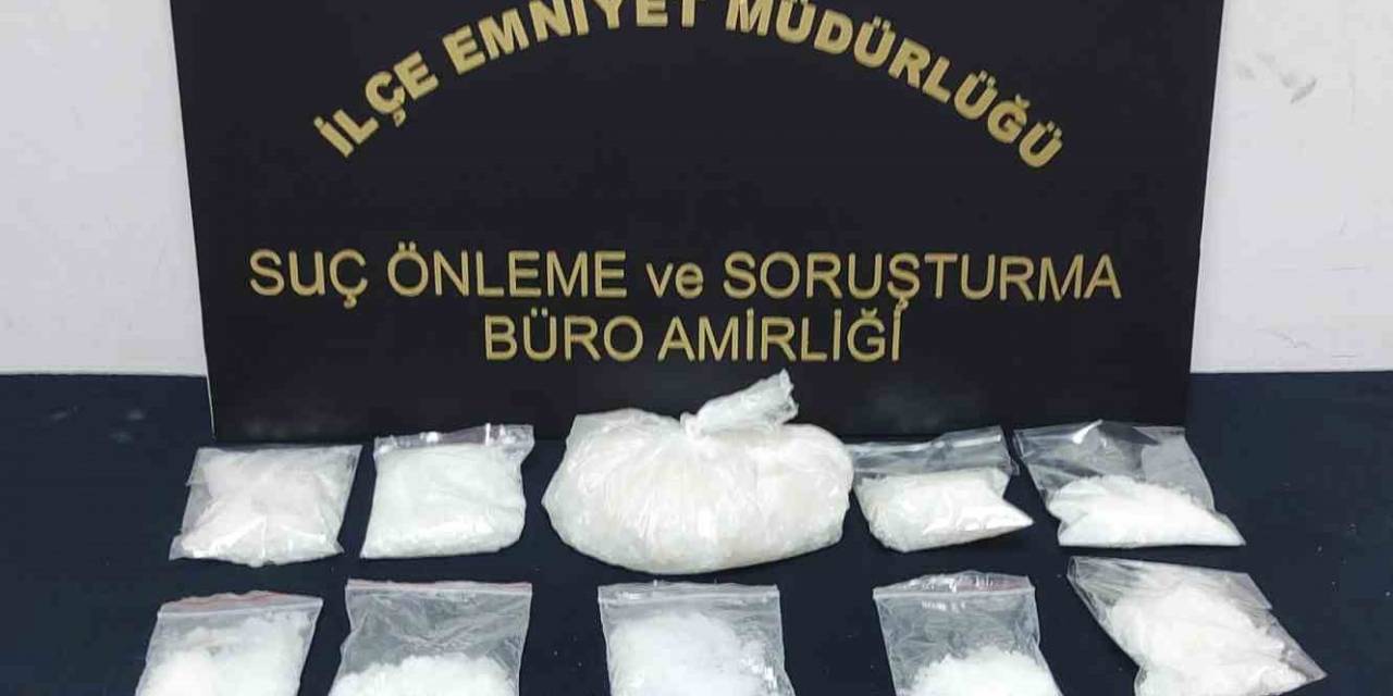 Bursa Polisi 34 Suç Kaydı Bulunan Zanlıyı 530 Gram Uyuşturu İle Yakaladı