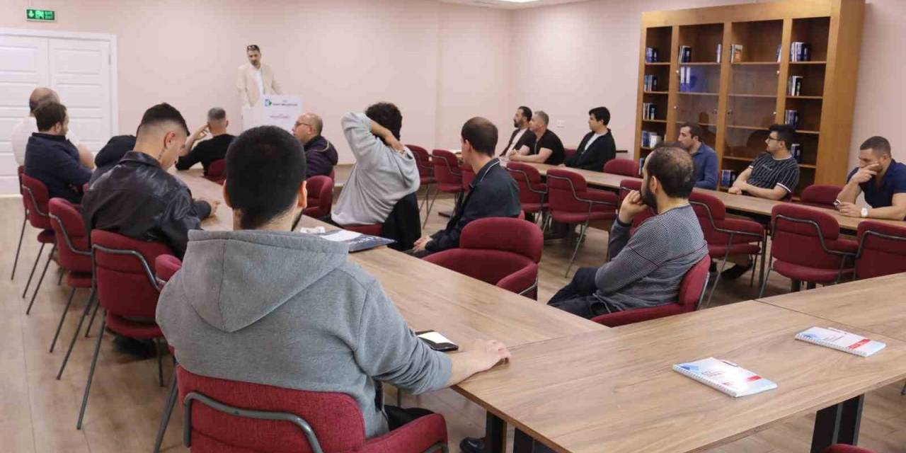 İzmit Belediyesi, İşveren İle İş Arayanları Bir Araya Getirdi