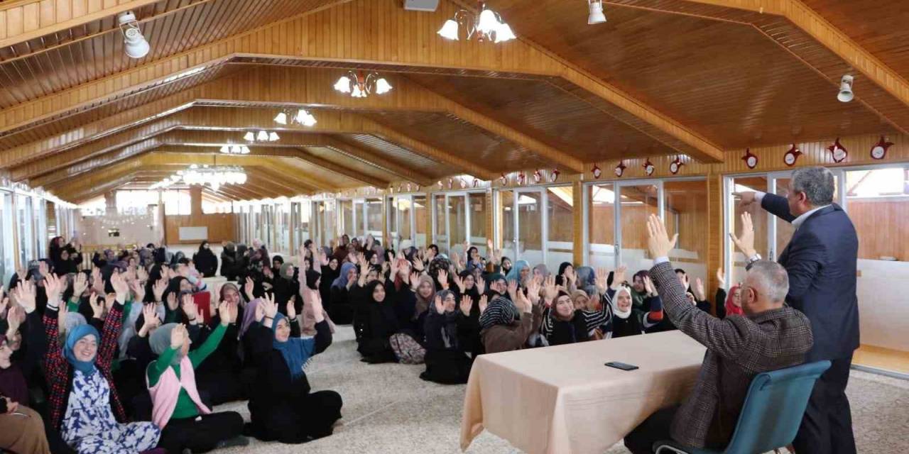 Pamuklu: Kur’an Müminler İçin Hidayet Kaynağıdır