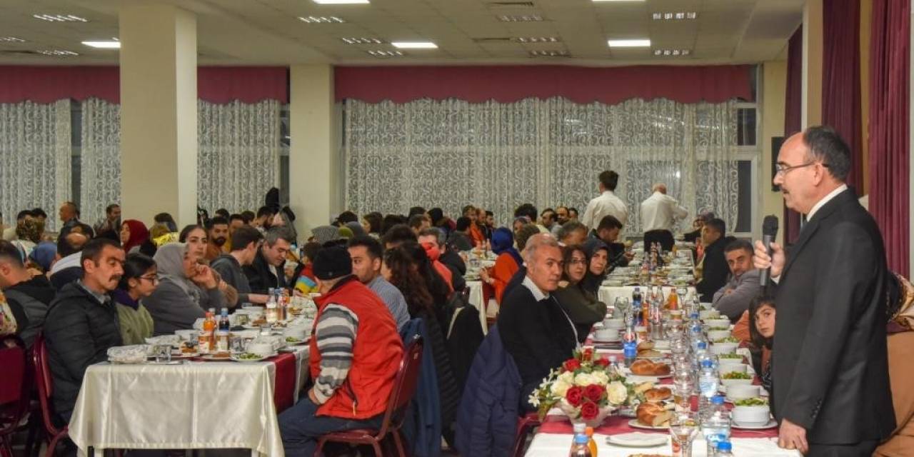 Bşeü Personelleri Depremzede Aileler İle İftar Sofrasında Buluştu
