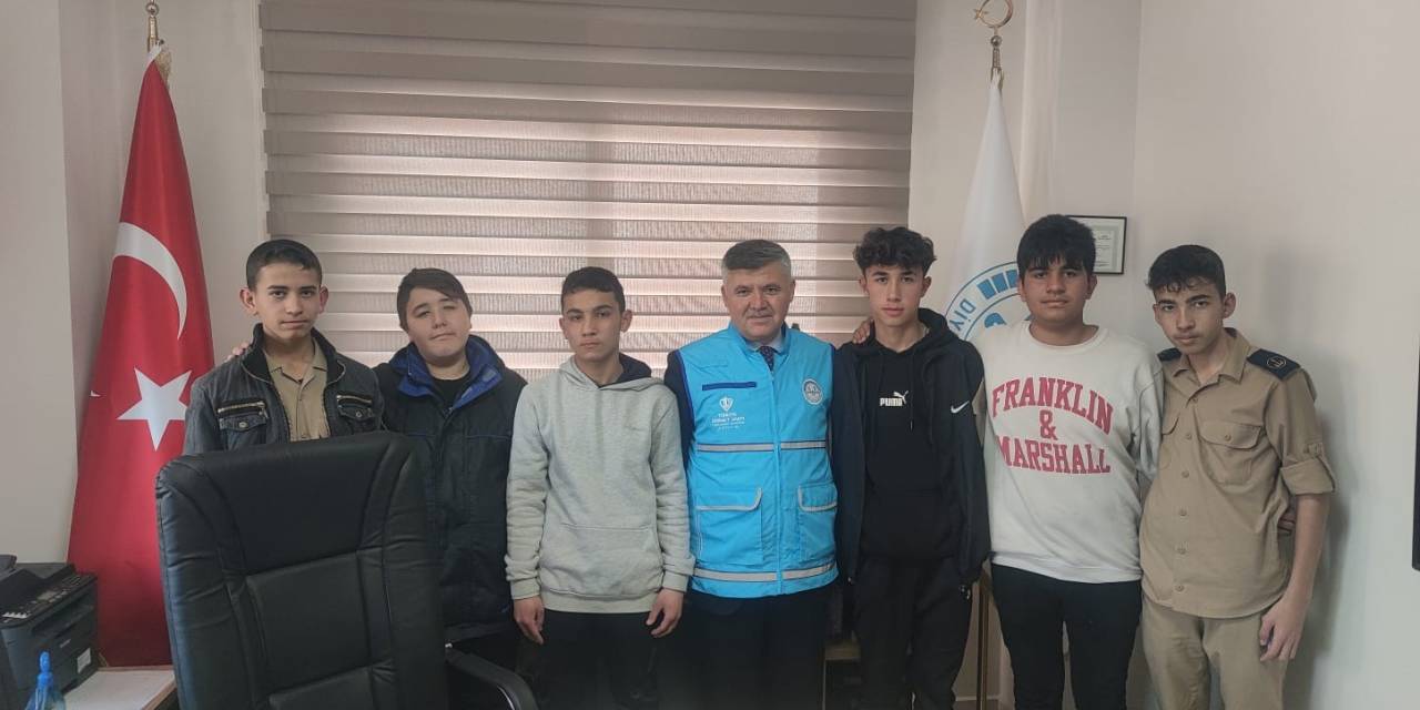 Köyceğiz’de 50 Öğrenciye Bayram Hediyesi Dağıtıldı