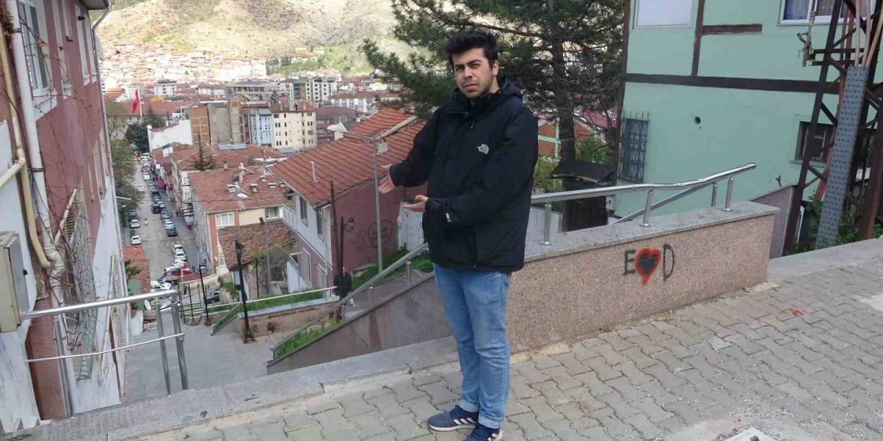 İki Mahalleyi Birbirine Bağlıyor, Uzunluğu İle Dikkat Çekiyor