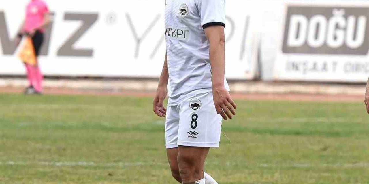 Kuşadasıspor’da Genç Yetenek Emirhan Karagülle Dikkat Çekti