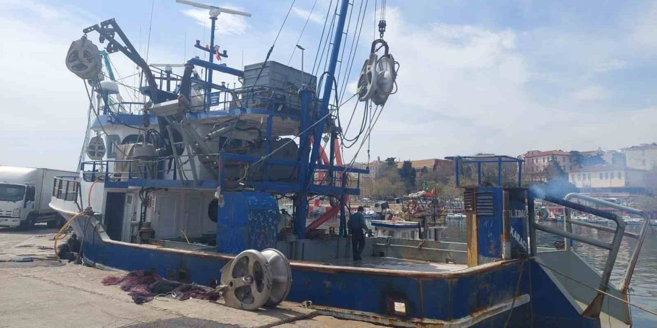 Denizlerde Av Yasağı Başladı