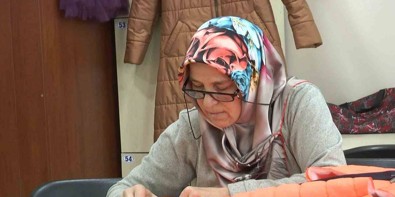 Deprem Yaralarını Dikiş Kursunda Sarıyorlar