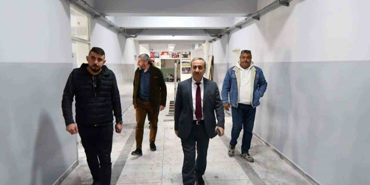 Akbaş, Okullarda İncelemelerde Bulundu